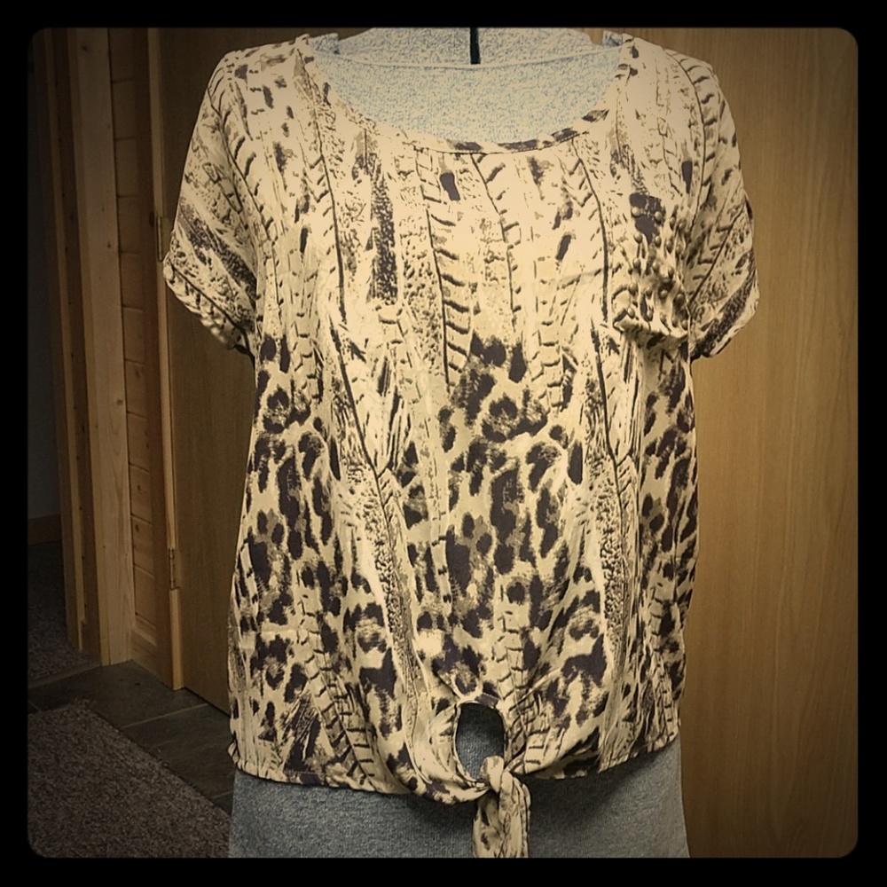Women's short sleeve top
